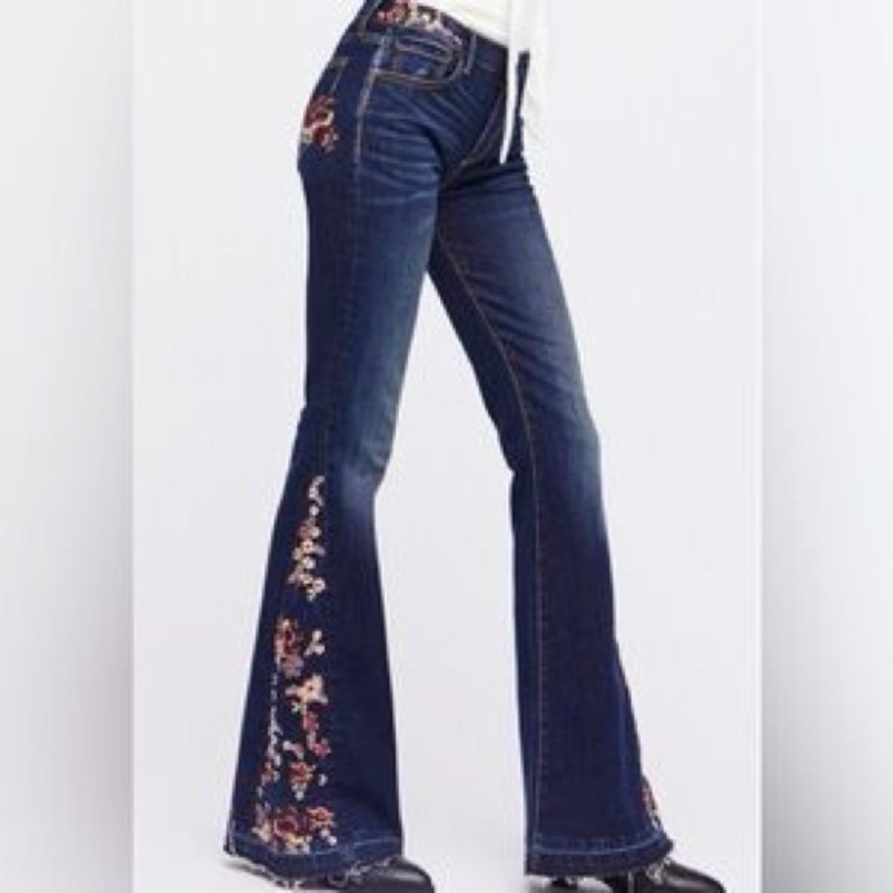 Free People x Driftwood Farrah Flower Girl Embroidered Flare Medium Wash Sz 32